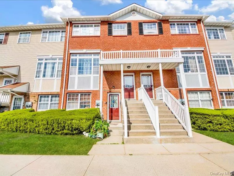 114 Beacon LN, Bronx, NY 10473