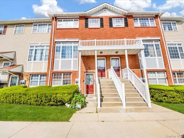 114 Beacon LN, Bronx, NY 10473