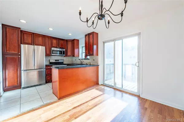 Bronx, NY 10465,1027 Throggmorton AVE