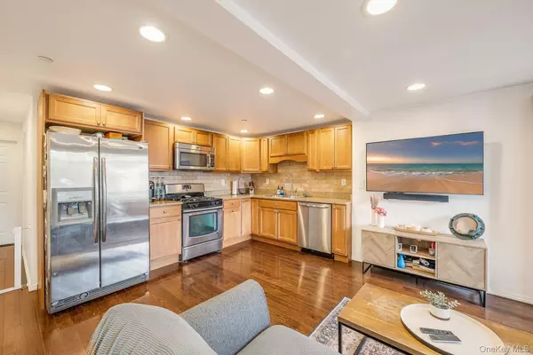 Astoria, NY 11106,21-05 33rd AVE