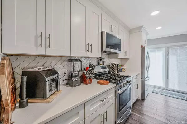 Port Jefferson Station, NY 11776,460 Old Town Rd #7G