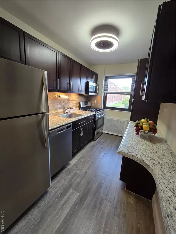 Howard Beach, NY 11414,82-26 155th AVE #1