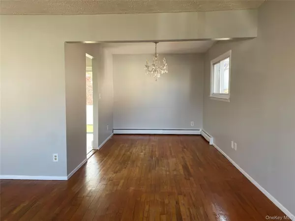 Babylon, NY 11702,40 Yacht Club RD