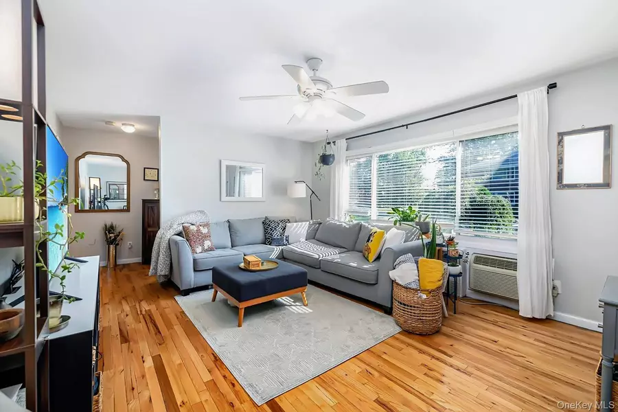 214 Edmunton DR #J3, North Babylon, NY 11703