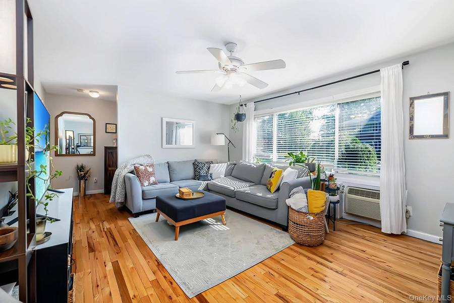 214 Edmunton DR #J3, North Babylon, NY 11703