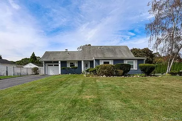 Medford, NY 11763,36 Torrey Pine LN