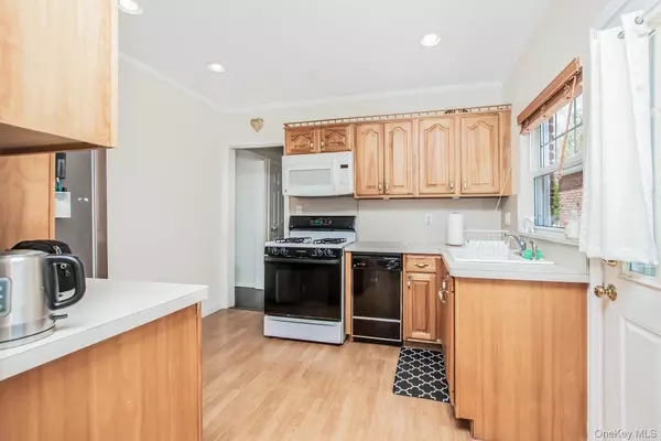 Yonkers, NY 10704,81 Bainton ST