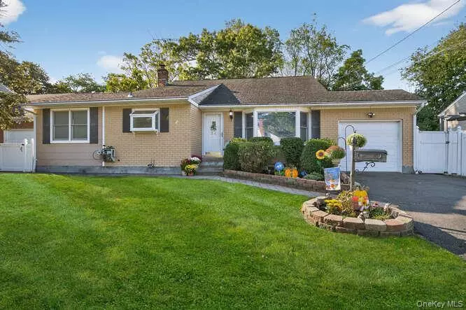 Huntington Station, NY 11746,34 Oakley DR