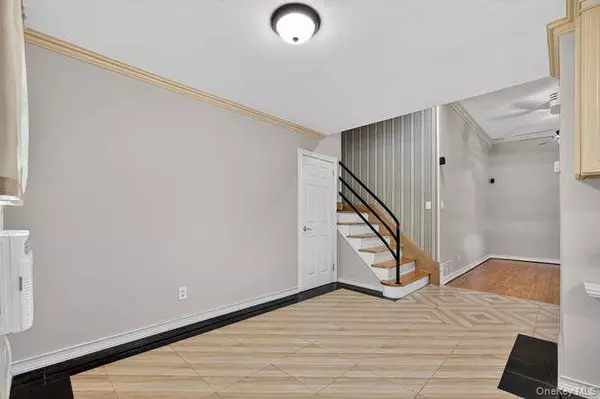 Huntington Station, NY 11746,34 Oakley DR