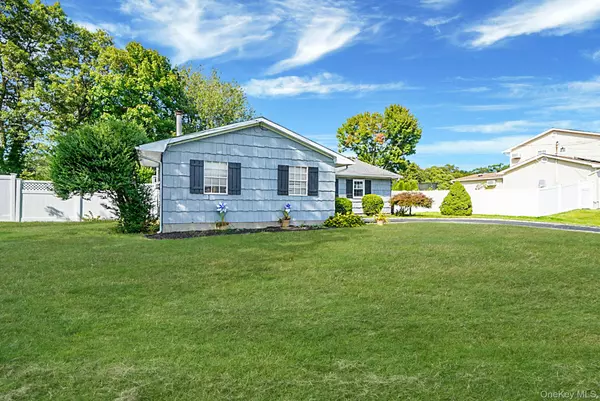 Holbrook, NY 11741,21 Coleridge RD