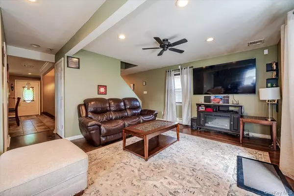 Inwood, NY 11096,62 westcott