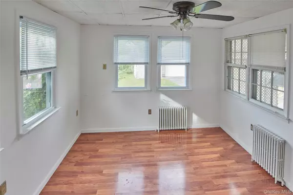 Peekskill, NY 10566,728 Frost AVE