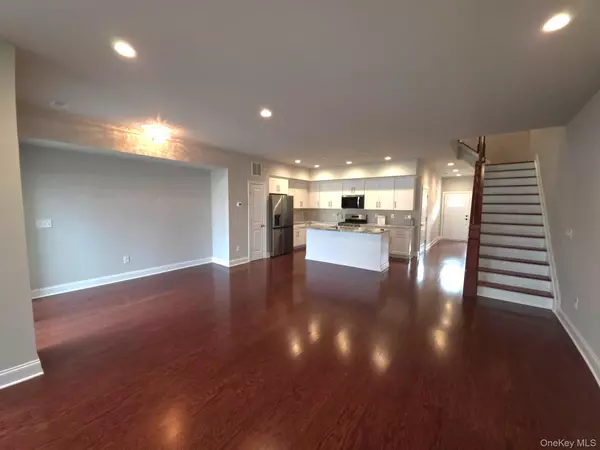 Hyde Park, NY 12538,128 Hudson View TER