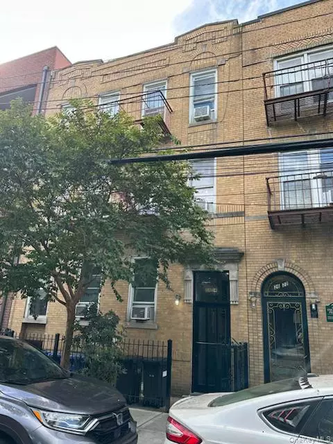 Astoria, NY 11102,26-24 18th ST