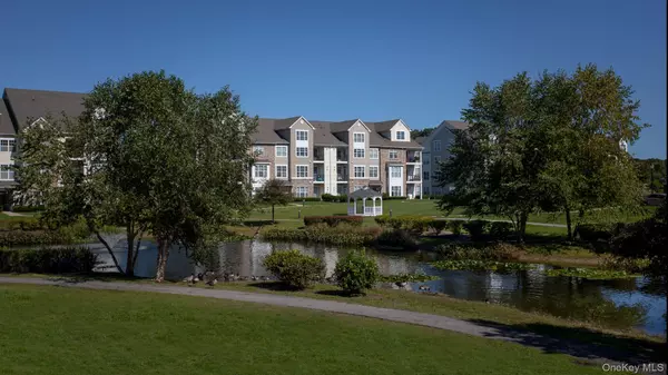 Coram, NY 11727,616 Charles Pond DR #616