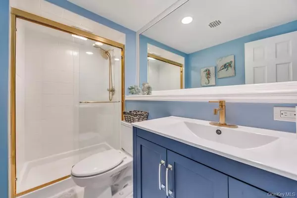 East Meadow, NY 11554,377 Clearmeadow DR