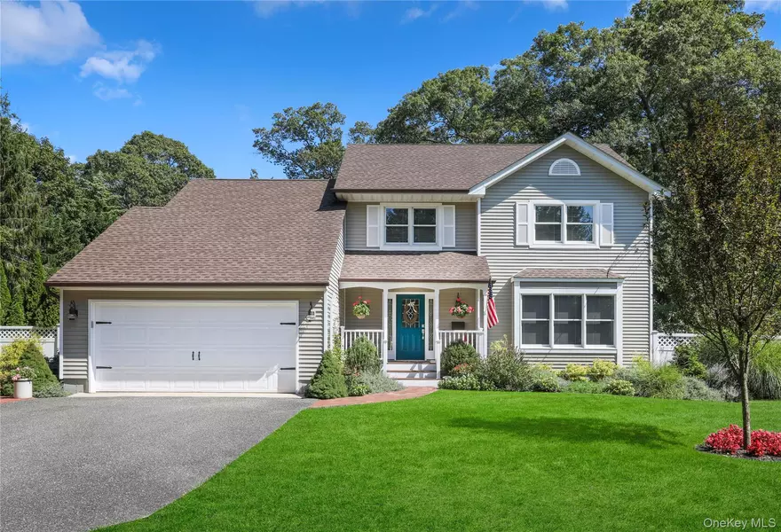 39 Roe AVE, East Patchogue, NY 11772