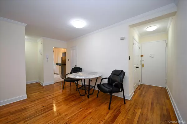 Bellerose, NY 11428,222-89 Braddock AVE #2E