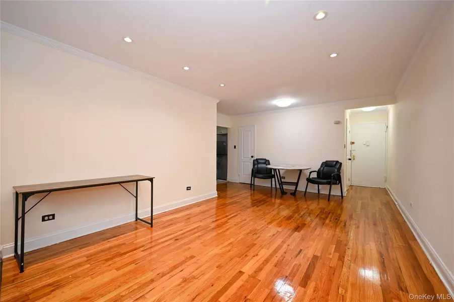 222-89 Braddock AVE #2E, Bellerose, NY 11428
