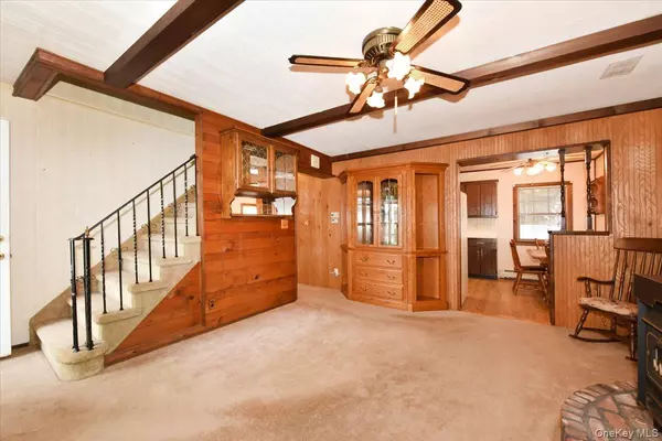 Lindenhurst, NY 11757,366 W Gates AVE