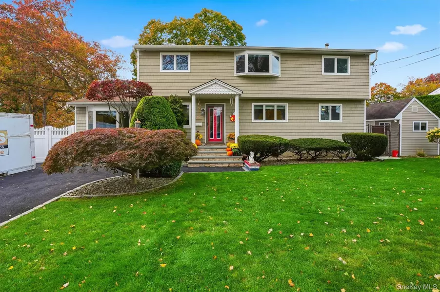 68 Westwood AVE, Deer Park, NY 11729