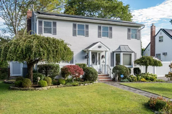 North Babylon, NY 11703,65 Harriet RD