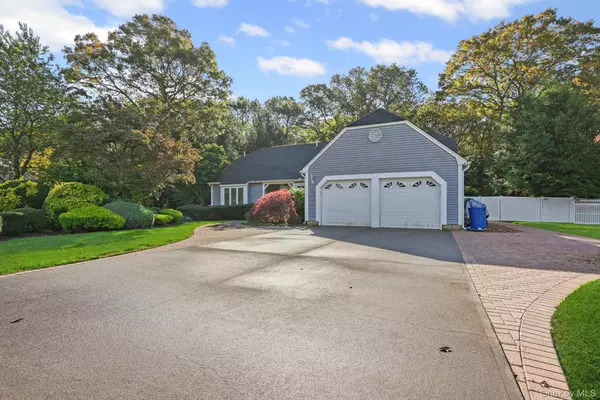 Coram, NY 11727,12 Ascot PL