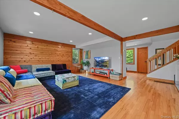 New Paltz, NY 12561,4 Spies RD