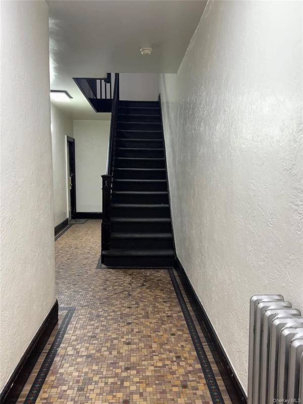 Glendale, NY 11385,78-11 73rd PL