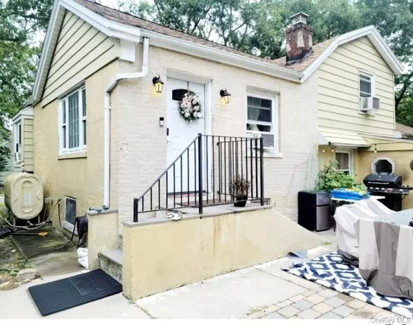 Selden, NY 11784,556 Hawkins RD