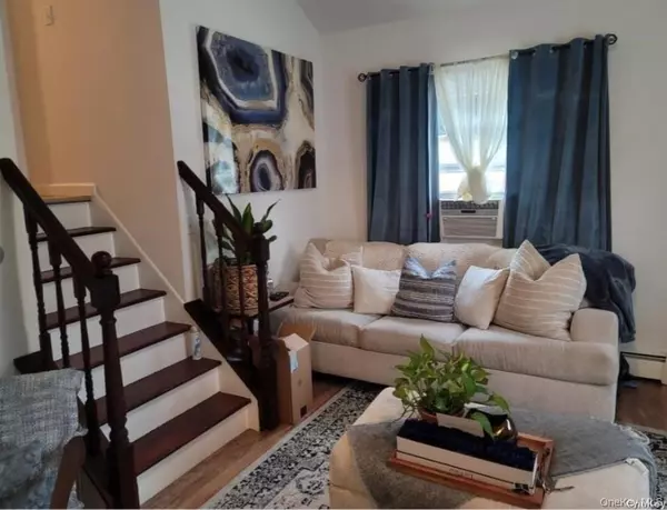 Selden, NY 11784,556 Hawkins RD