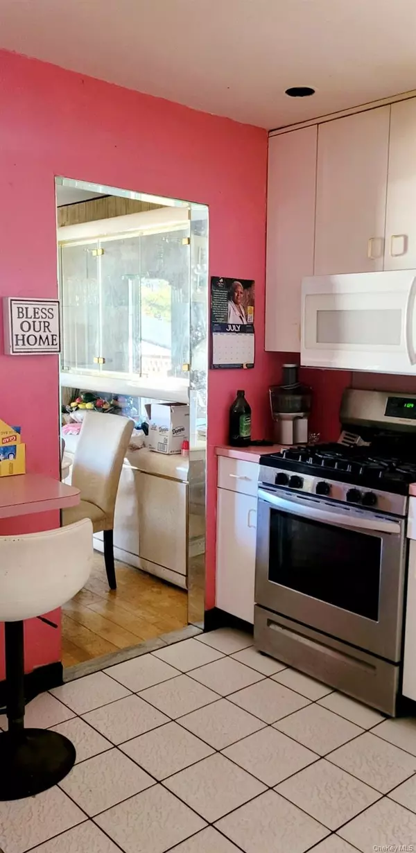 Brentwood, NY 11717,11 Churchill DR