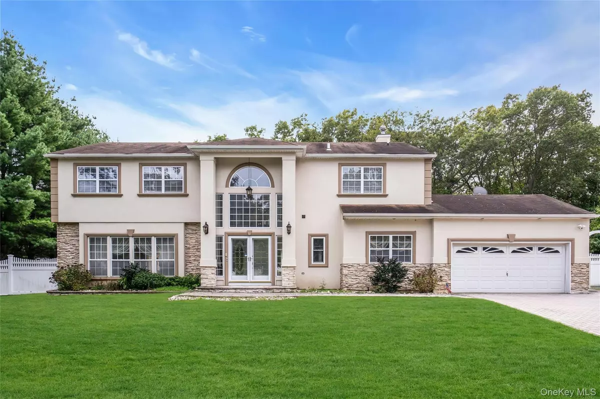 Lake Grove, NY 11755,2 Wisteria LN