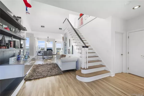 Westhampton Dunes, NY 11978,771 Dune RD