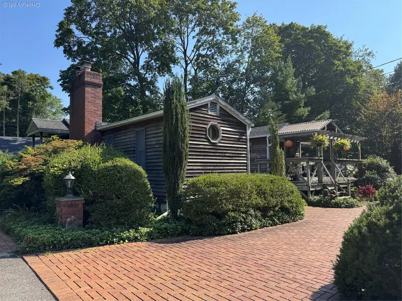 104 Cuba Hill RD, Greenlawn, NY 11740