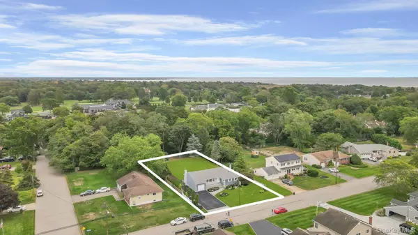 West Bay Shore, NY 11706,827 Aberdeen RD