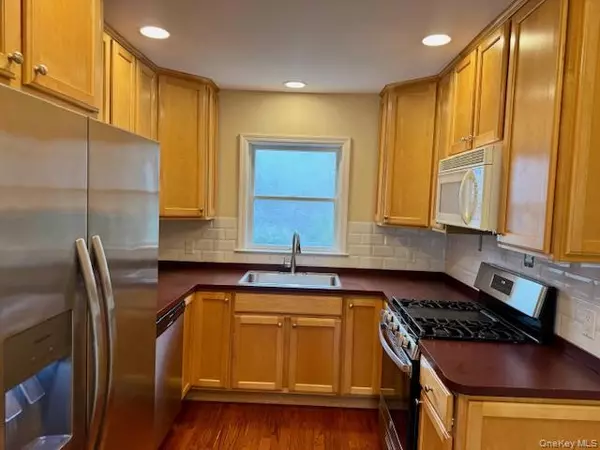 Glen Cove, NY 11542,29 1/2 Woolsey AVE