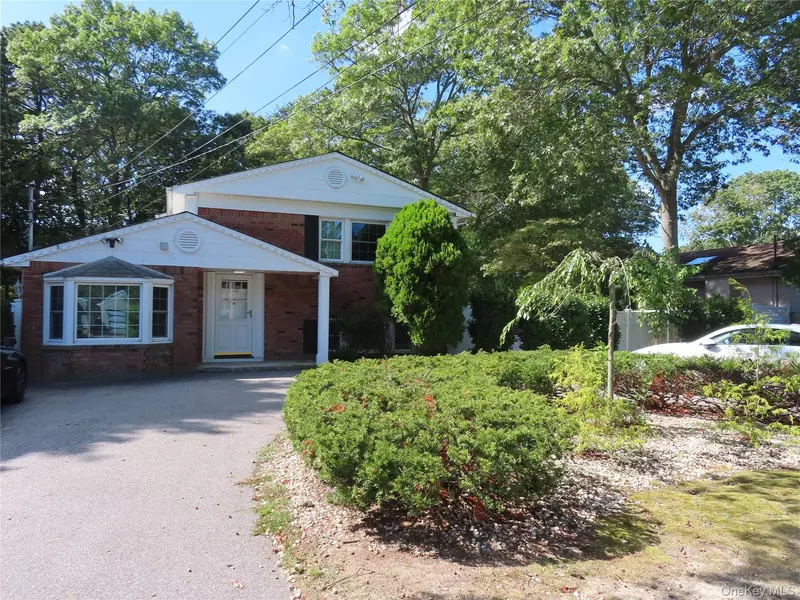 1210 Smithtown AVE #Upper, Bohemia, NY 11716
