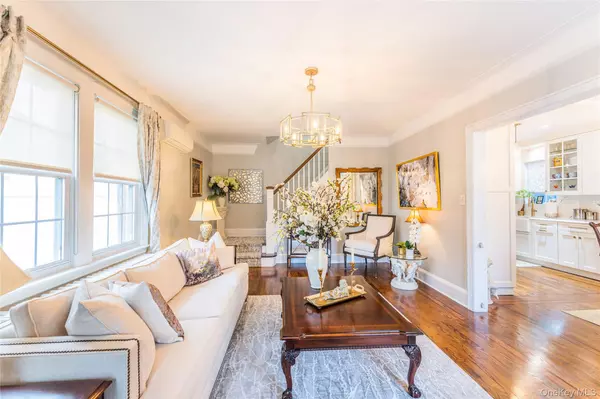 Whitestone, NY 11357,166-31 24 RD