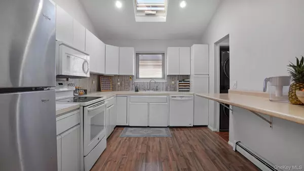 West Babylon, NY 11704,23 Madeline Lane