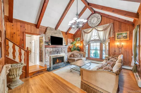 Rocky Point, NY 11778,122 Dawn RD