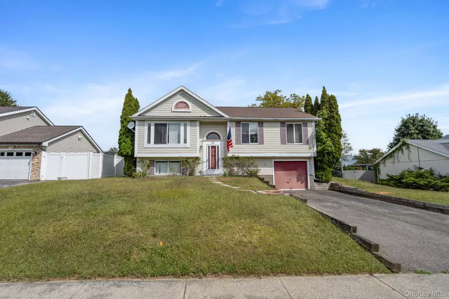41 Iris CIR, Beacon, NY 12508