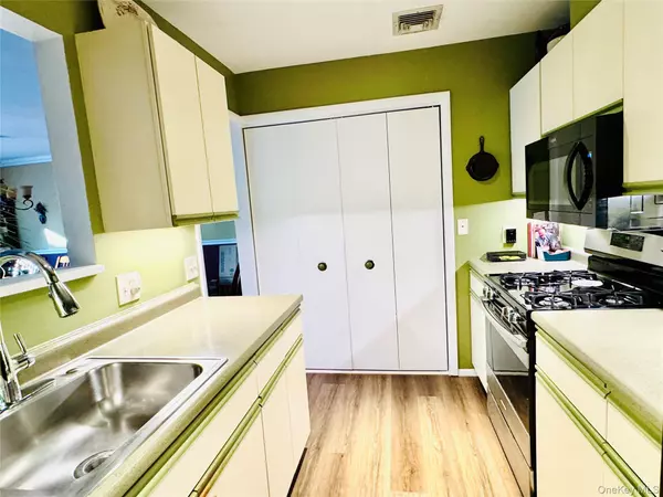 Middletown, NY 10940,193 Deer Ct DR