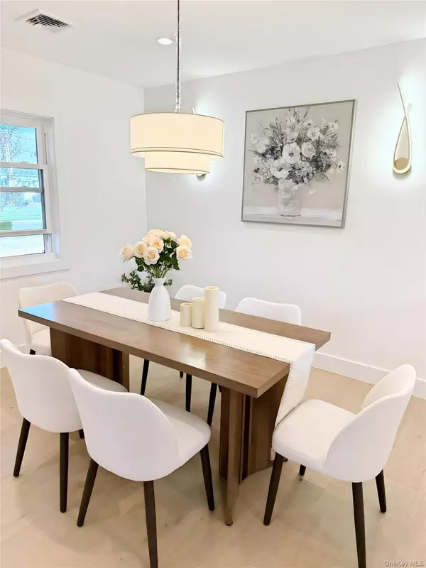Massapequa, NY 11758,5 Huron AVE