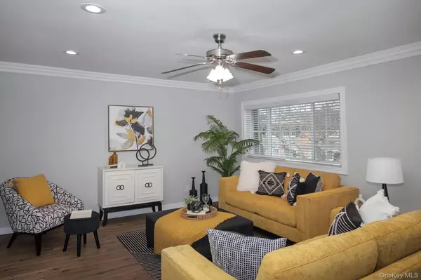 West Babylon, NY 11704,70 Philip WALK #PW70