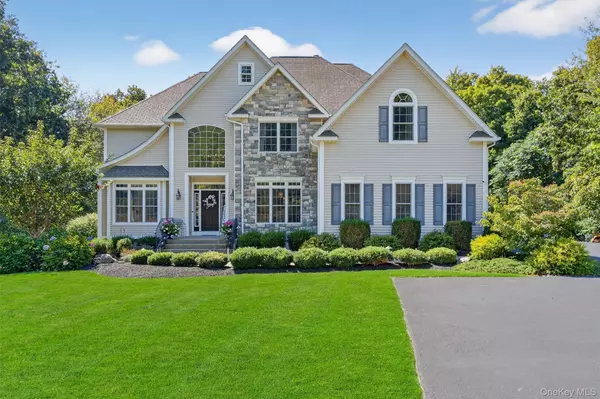 161 Shagbark LN, Hopewell Junction, NY 12533