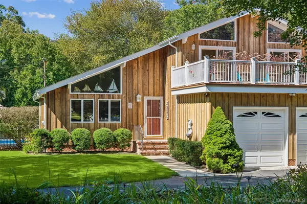 Westhampton, NY 11977,15 Windwood CT