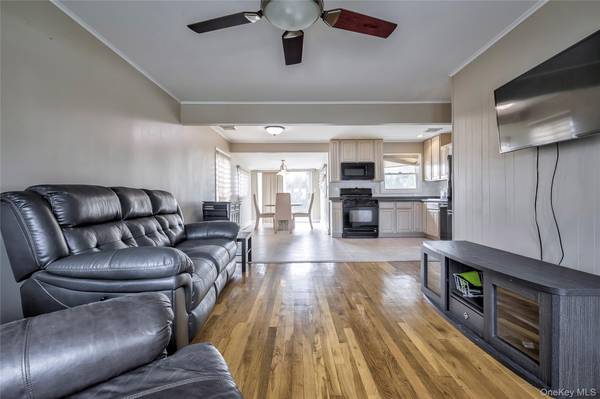 Plainview, NY 11803,11 Jamaica Ave