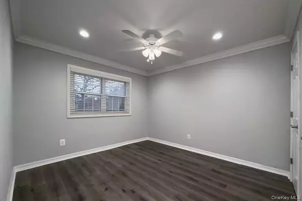 Selden, NY 11784,111 College RD #06-H