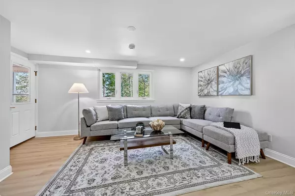 Nyack, NY 10960,27 Terrace DR #1